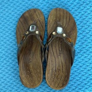 Vionic flip flops